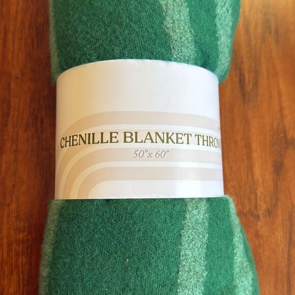 NWT Chenille Dark Green Blanket Striped Throw 50” x 60” Bullseye’s Playground - Picture 4 of 5